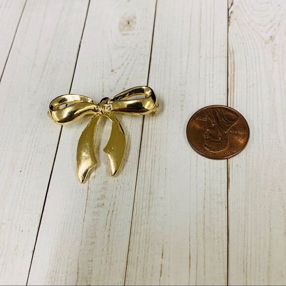 Monet Gold Bow Brooch - Picture 1 of 2